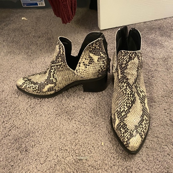 Blondo Waterproof Booties - Picture 4 of 8